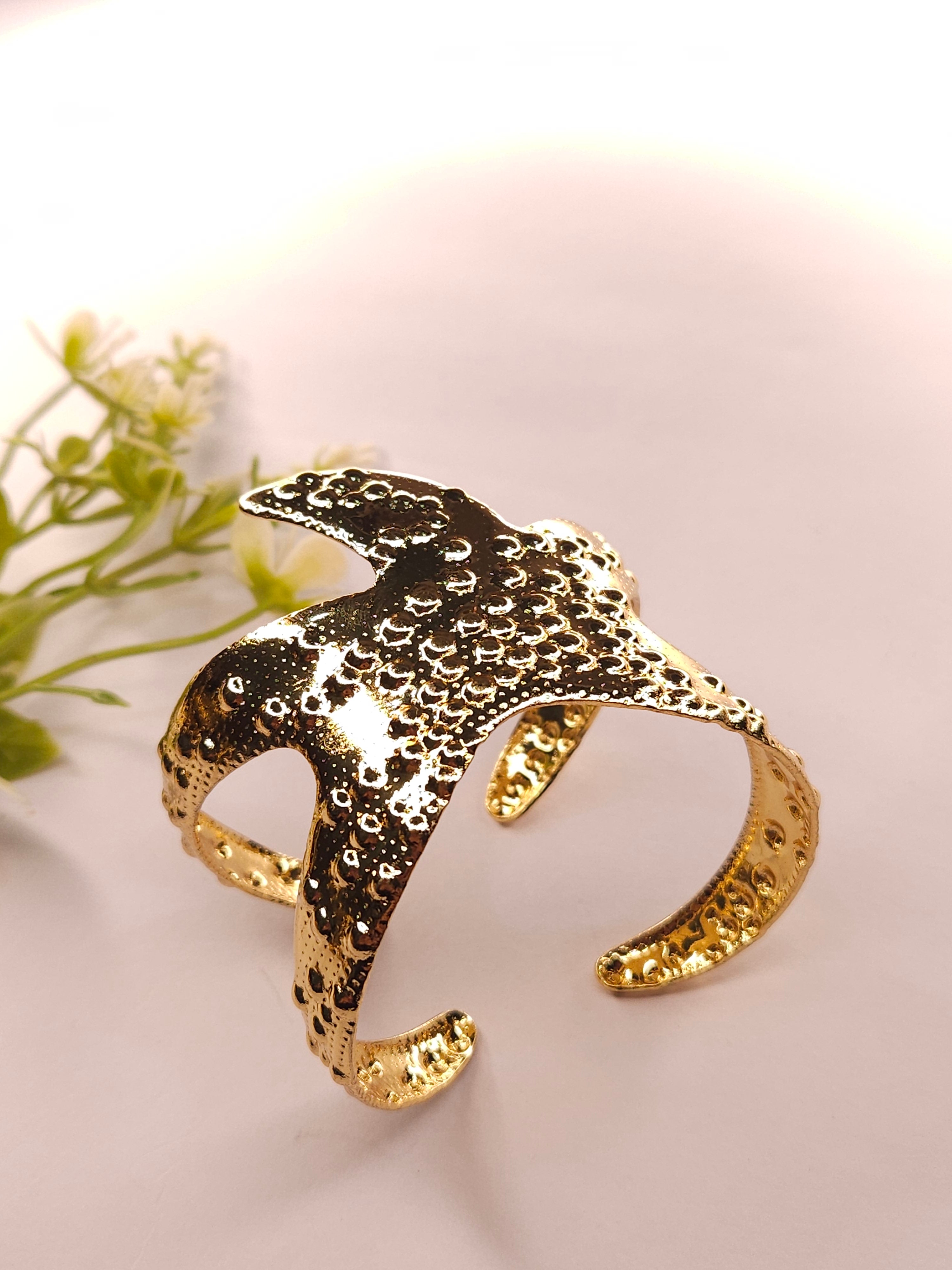 AT- Hand Cuffs