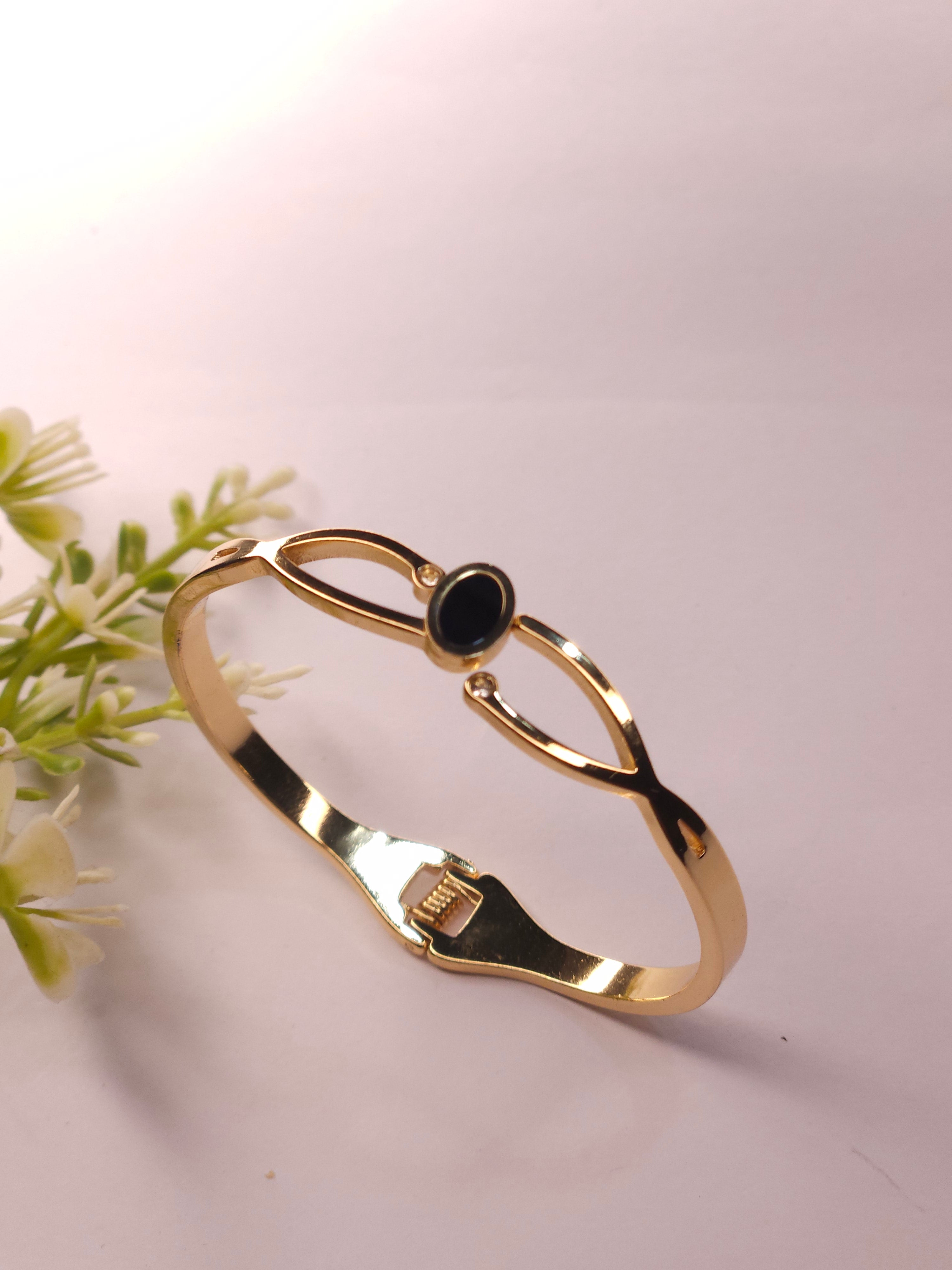 AT- Small Size Star Clip Bracelet