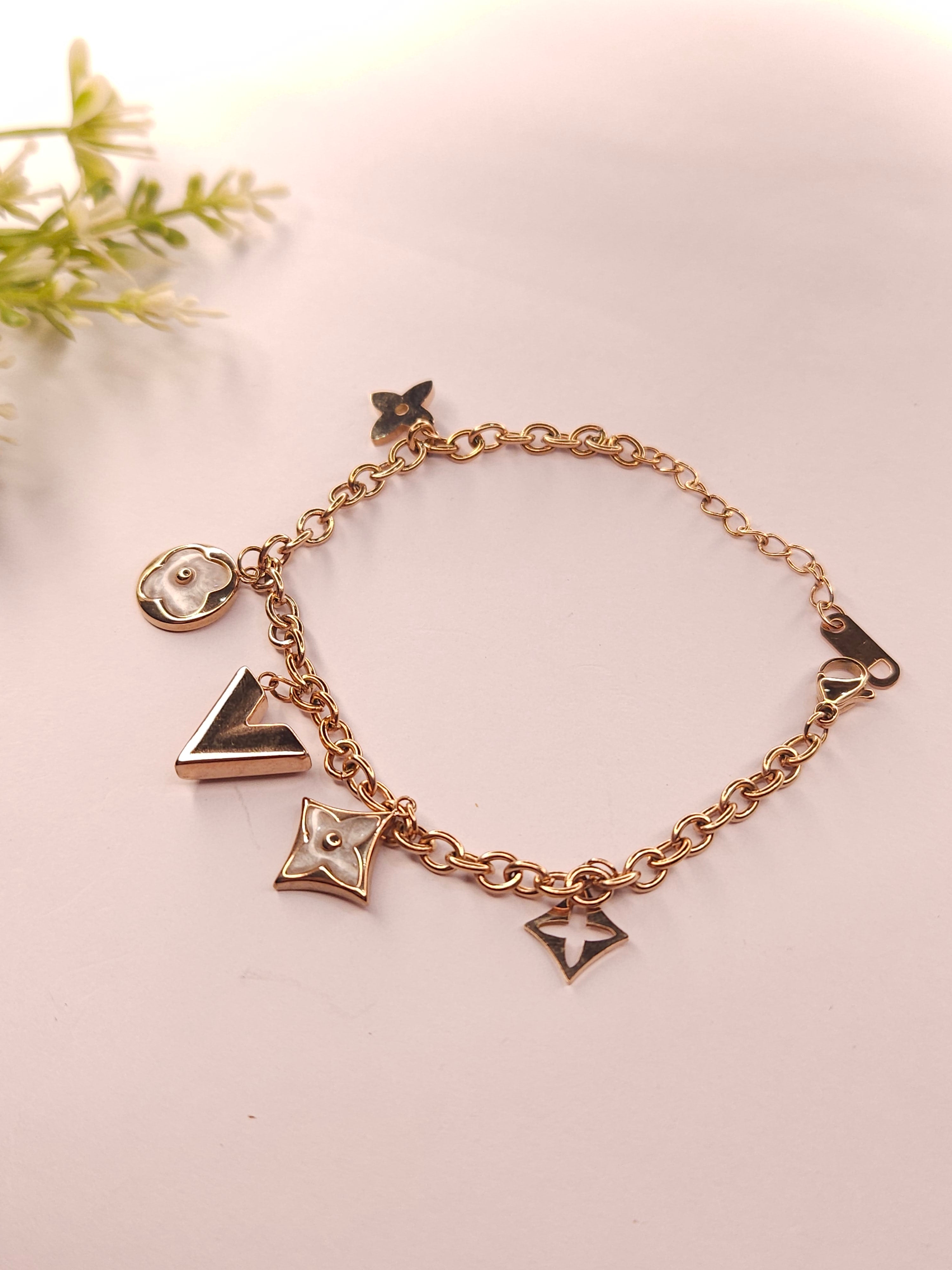 Wrist Hookup (Bracelet)